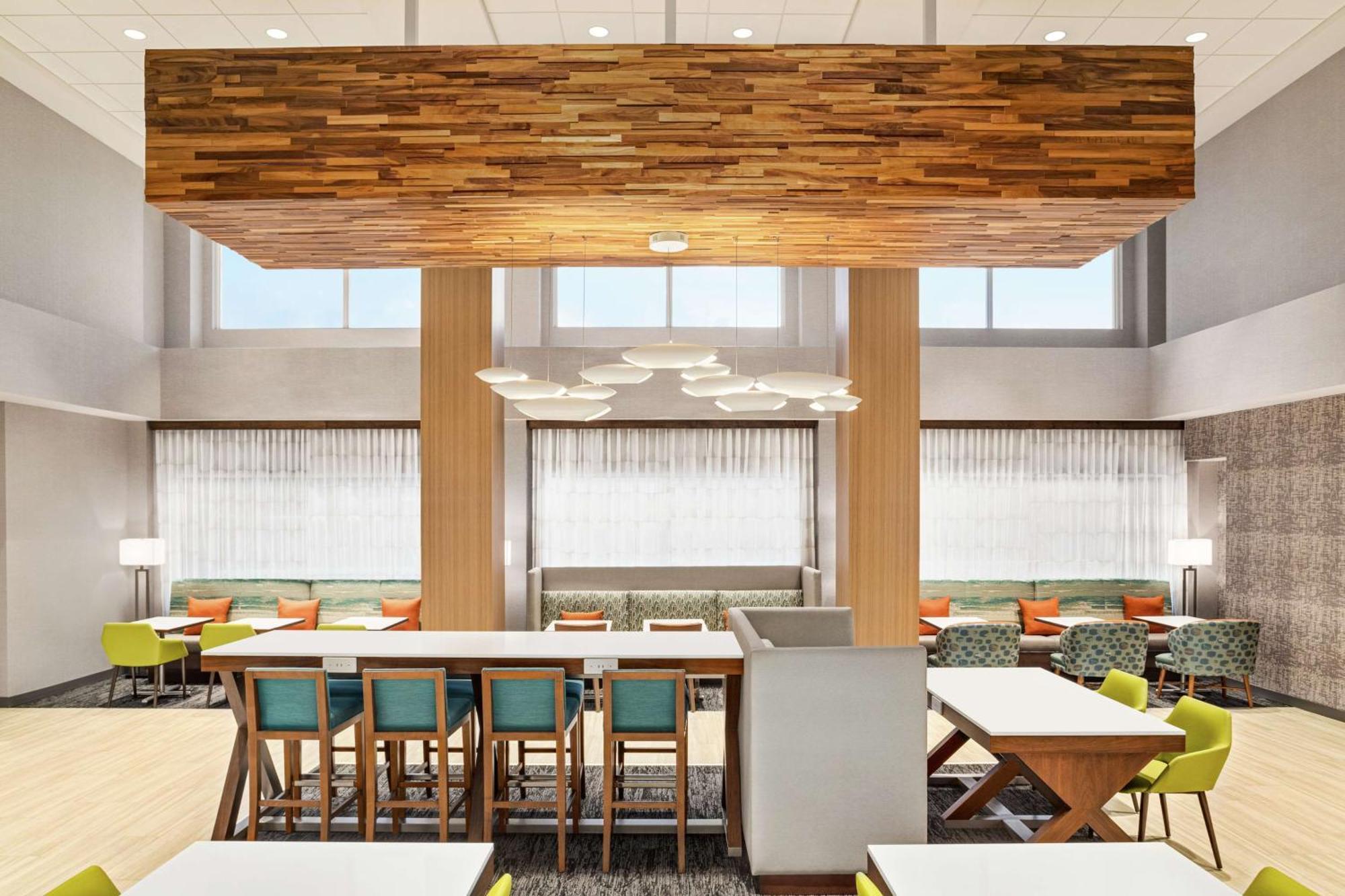 Hampton & Miami, Kendall, Executive Airport Hotel 3*